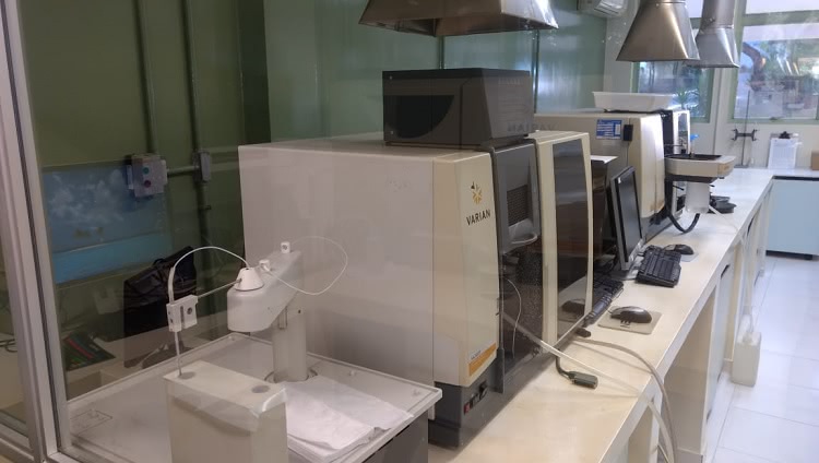 Equipamentos dos laboratórios da Corsan para análise de qualidade da água